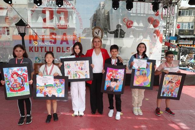 İzmit'teki resim yarışmasında ödüller sahiplerini buldu