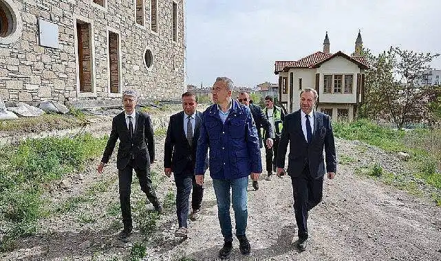 Sivas Belediye Başkanı Uzun, Kale Projesi'ni yerinde inceleyerek çalışmalar hakkında bilgi aldı