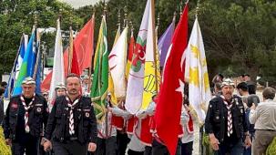 60 ilden 3 bine yakın izci Çanakkale'de 'Dedeciğim ben geldim!' diyerek yürüdü
