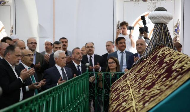 Bursa'da 6 asırlık türbenin ‘puşide örtüsü’ yenilendi