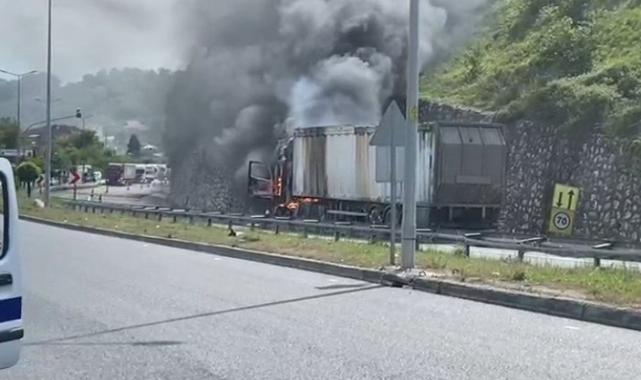 Düzce - Akçakoca yolunda tır alev aldı
