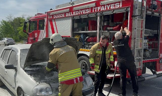 Düzce'de otomobil yangınına anında müdahale