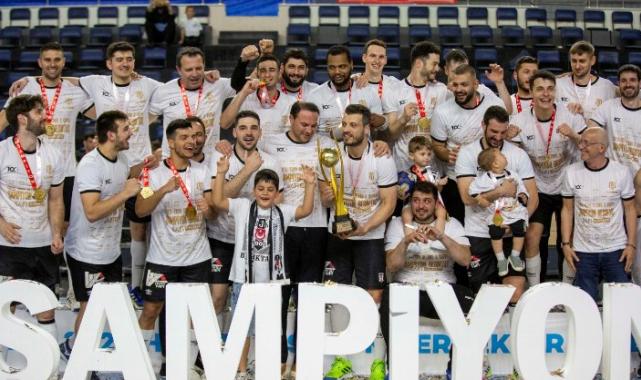 Erkeklerde 'Süper' şampiyon Beşiktaş Safi Çimento