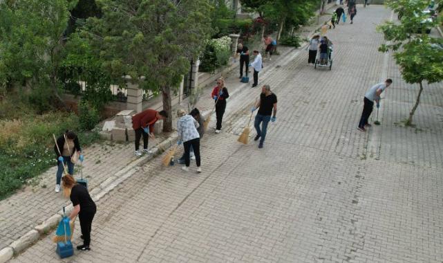 İzmir Güzelbahçe'de imece temizlik