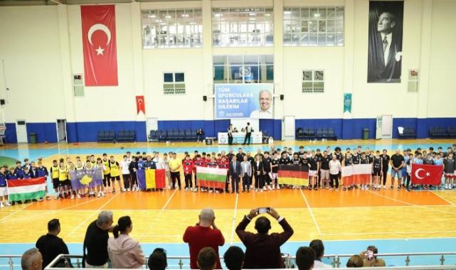 Kardeş kent takımları Nilüfer'de buluştu