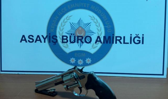 Kuru sıkı tabancayla yakalandı
