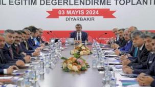 Bakan Tekin Diyarbakır'da eğitimi değerlendirdi