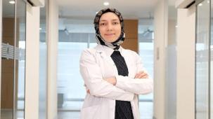 Diş temizliğindeki eksikler diş eti büyümesine neden oluyor! Ağızdan nefes alanların ön dişlerindeki et büyüyor!