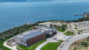 Kocaeli’nin manzaralı kütüphanesi hizmette