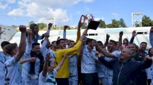 Nilüfer kupayı kaldırdı!