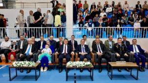 Özdoğan: “Gençler bizim geleceğimiz, umudumuz, her şeyimiz”