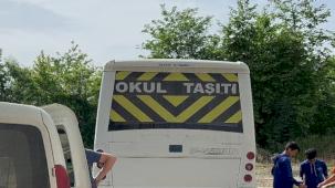 Servis sürücüsü, öğrencilerle birlikte polisten kaçtı