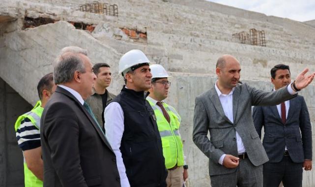 Vali Aygöl'den Bozüyük Stadyumu'na inceleme