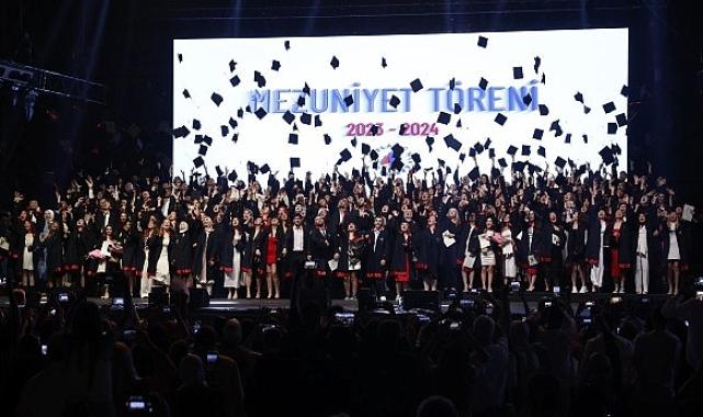 İstanbul Atlas Üniversitesi'nde mezuniyet sevinci