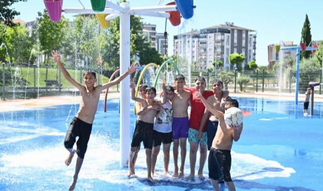 Manisa'da çocuklara serinleten eğlence