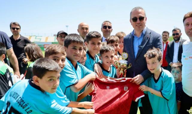 Sivas'ta Muzaffer Güner anısına futbol turnuvası
