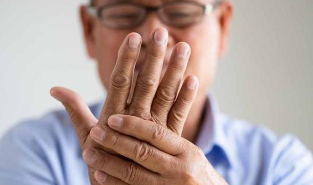 Vitamin eksikliği el titremesine neden olmaz! El titremesinin nedenleri...