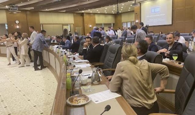 Bursa Büyükşehir Belediye Meclisi'nde gerginlik