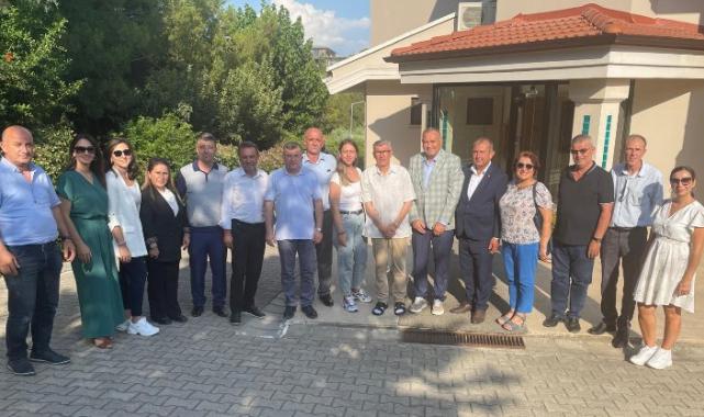 Bursa Nilüferli muhtarlardan Turhan Tayan'a ziyaret