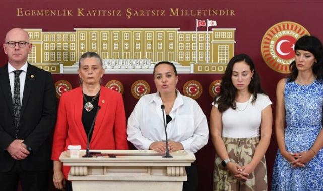 CHP'li Suiçmez baroların hayvan hakları merkez üyeleriyle seslendi