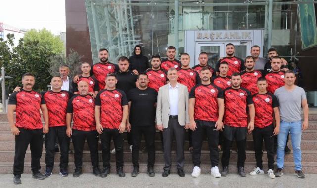 Gölcüklü pehlivanlar Kırkpınar'a uğurlandı