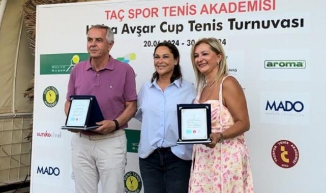 Hülya Avşar Cup'ta ödül zamanı