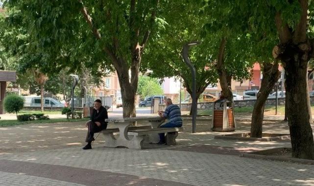 Kestel halkı belediye parkında yorgunluk atıyor