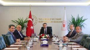 Bakan Bayraktar Konyalı pancar ekicilerini ağırladı