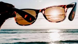 Çocukların gözlerini güneşten koruyun