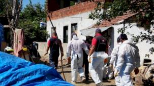 Düzce'de çöp evden 42 kamyon çöp çıktı