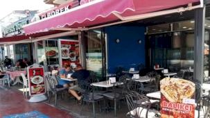 Mudanya sahilinde balık ekmek ilgi odağı oluyor