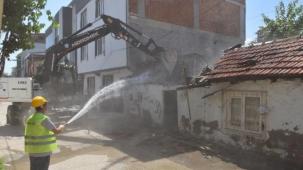 Yıldırım'da metruk binalara karşı çalışmalar devam ediyor