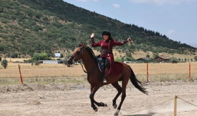 Talas'ta atlı okçuluk heyecanı
