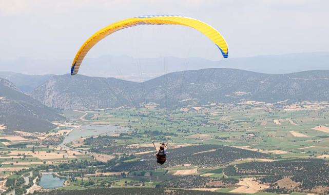Bilecik'te Yamaç Paraşütü Festivali