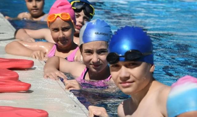 Bursa Osmangazi'de minik yüzücüler sertifikalandı