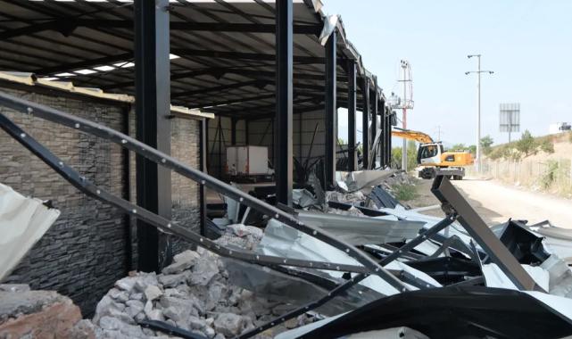Bursa Osmangazi'de tarım arazisine inşa edilen kaçak depo yıkıldı