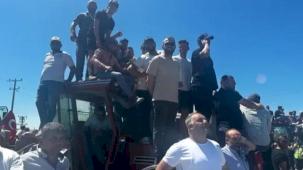 CHP Bursa Milletvekili Orhan Sarıbal eylemde çiftçileri yalnız bırakmadı