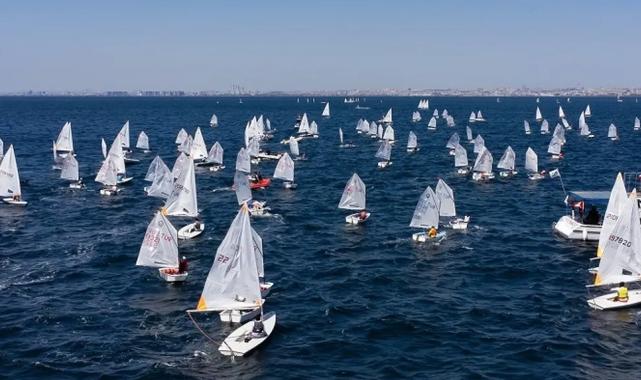 Yelkencilerden Marmara'da unutulmaz görsel şölen