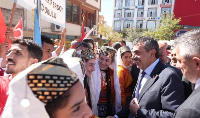 Bakan Tekin, 26. Besni Eğitim Bayramı'nda konuştu