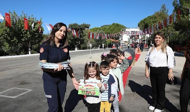 Büyükşehir Belediyesi İtfaiyesi'nden Miniklere Yangın Eğitimi