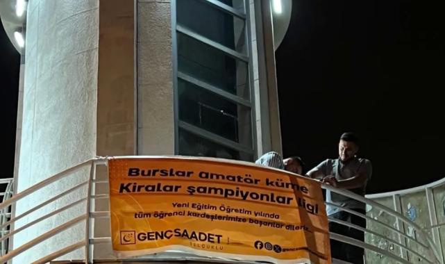 Konya Selçuklu'da 'Saadet'li gençlerden öğrencilere pankartlı karşılama
