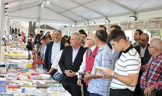 Küçükçekmece Belediyesi'nin düzenlediği ikinci Kitap Günleri başladı.