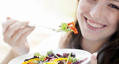 Şok diyetlere dikkat! Saat 18'den sonra yemek yememek herkese uygun değil!