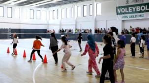 Konya Karatay'da geleceğin voleybolcuları fileyle buluştu