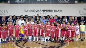 Küçük adamlar, dev adamlarla buluştu