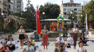 Mudanya Güzelyalı'da yoga ile güne başlandı