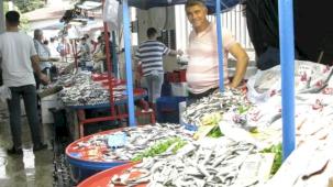 Yenişehir'de balıkçı tezgâhları şenlendi