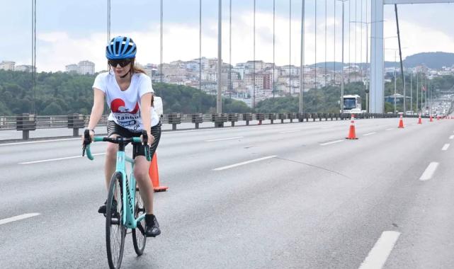 Ünlü oyuncu Avrupa'dan Asya'ya pedal çevirerek geçti