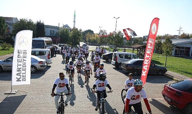 29 Ekim Cumhuriyet Bayramı'nın 101.yılı Kartepe'de düzenlenen etkinliklerle coşku dolu kutlandı.