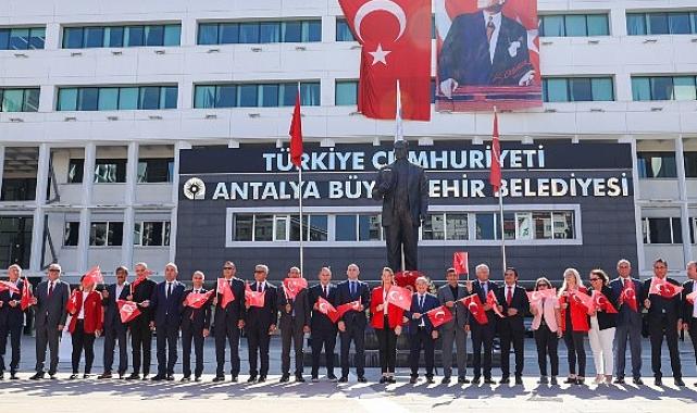Antalya Büyükşehir'de Cumhuriyet Bayramı kutlandı